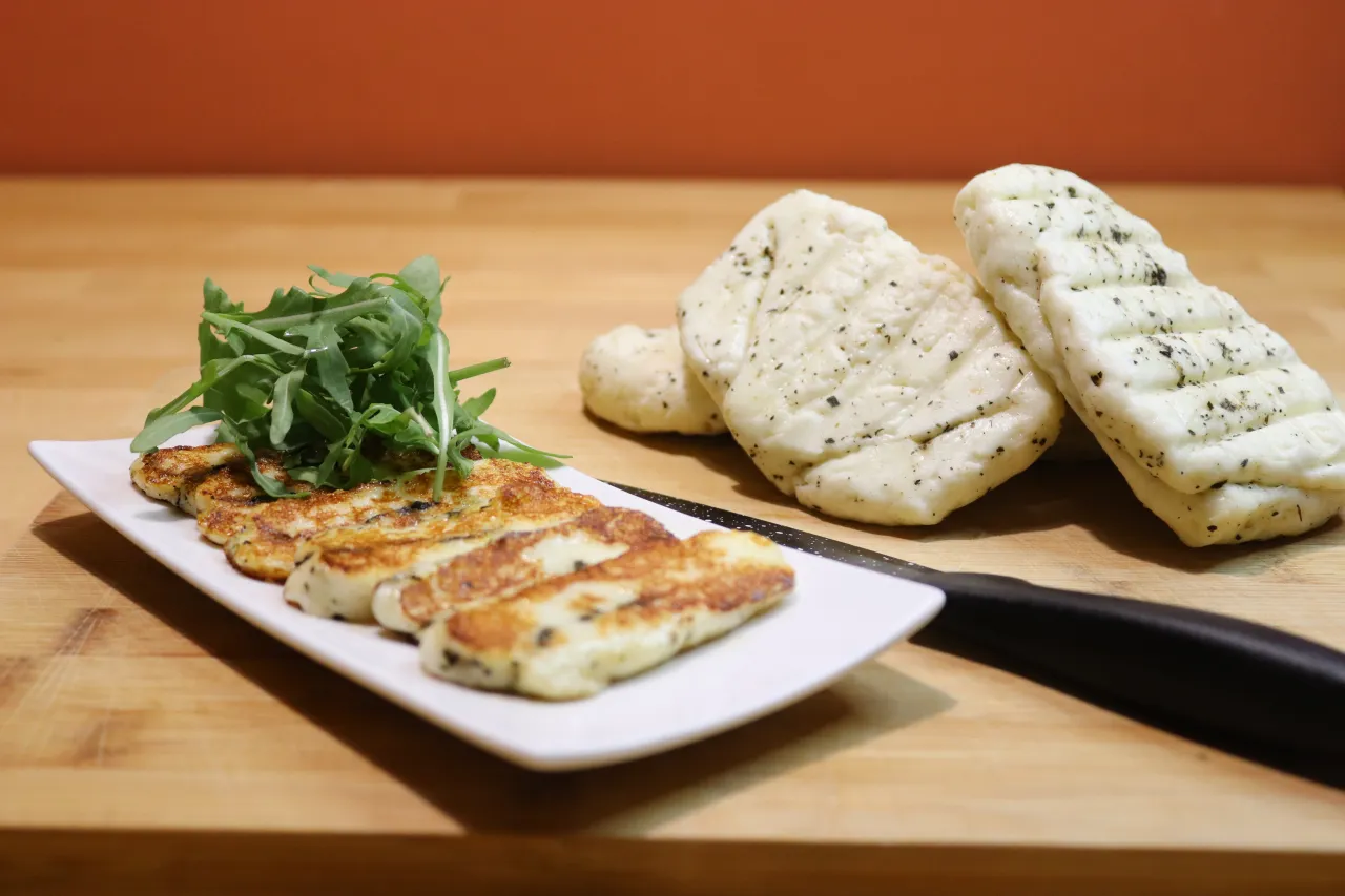 Problemy z domowym serem halloumi: nie ścina się, kruchy, gumowaty