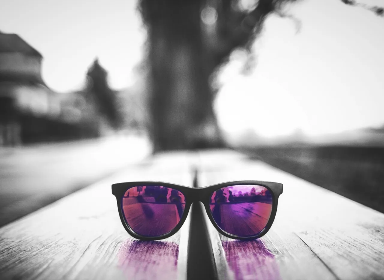 okulary polaryzacyjne vs fotochromy por&oacute;wnanie