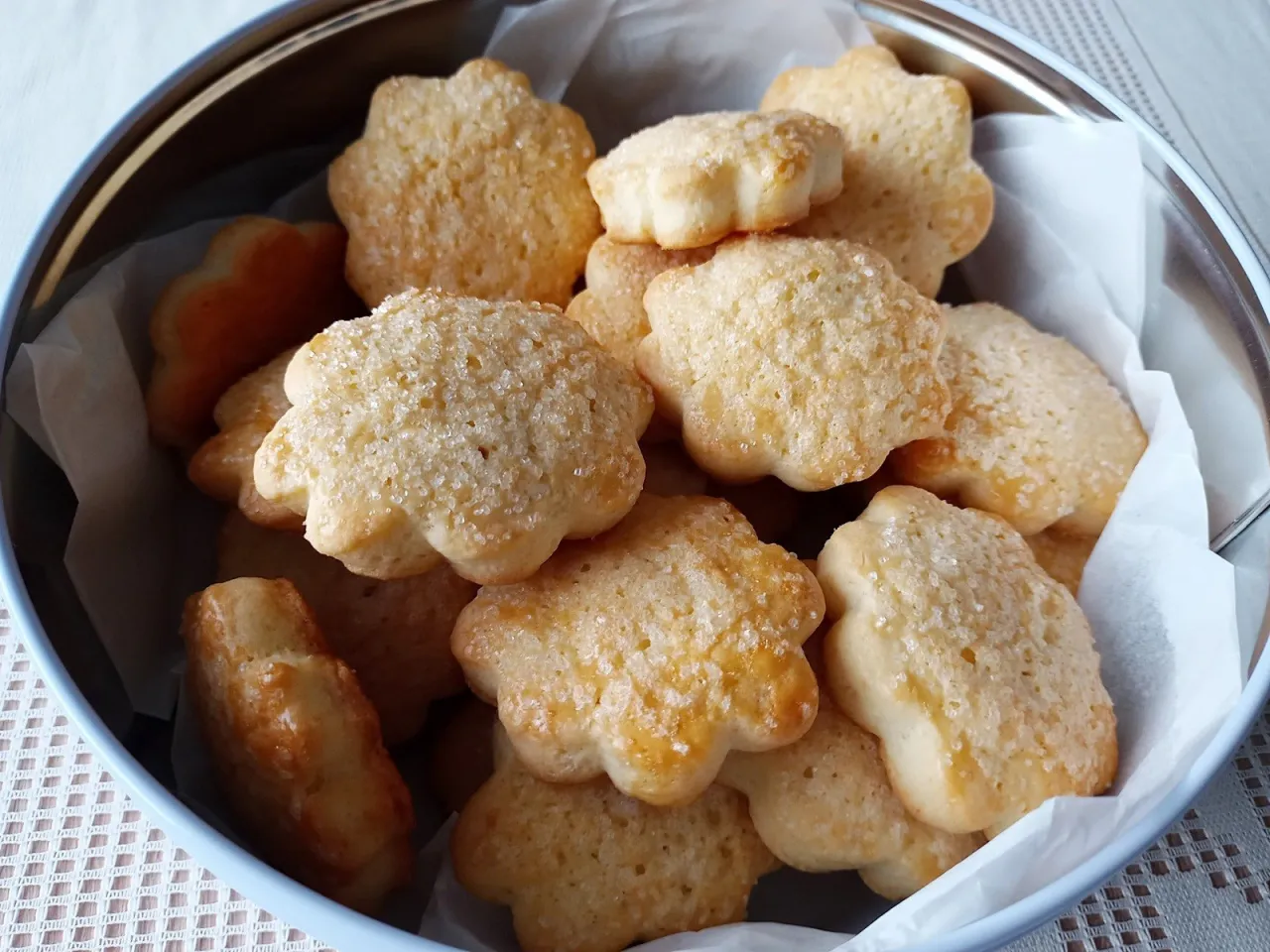 Chrupiące ciastka amoniaczki tekstura