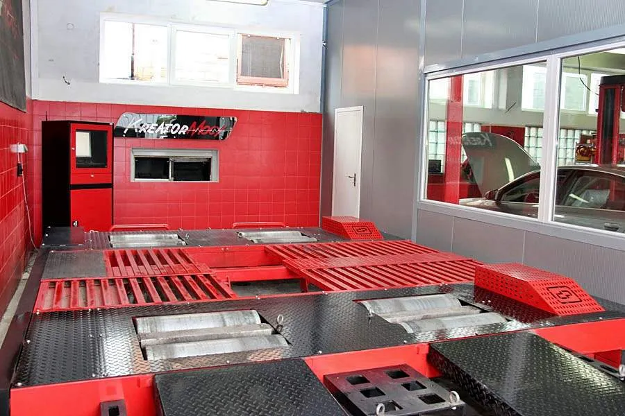 warsztat tuningowy wnętrze hamownia