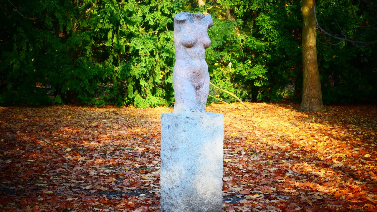 Galeria Wsp&oacute;łczesnej Rzeźby Gdańskiej w Parku Oliwskim