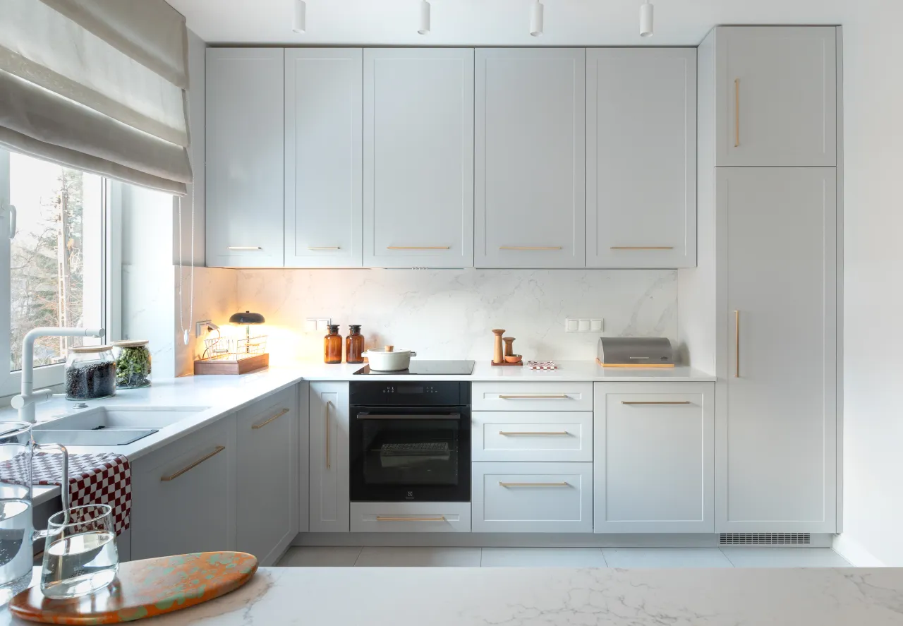 Szklany panel Lacobel w kuchni