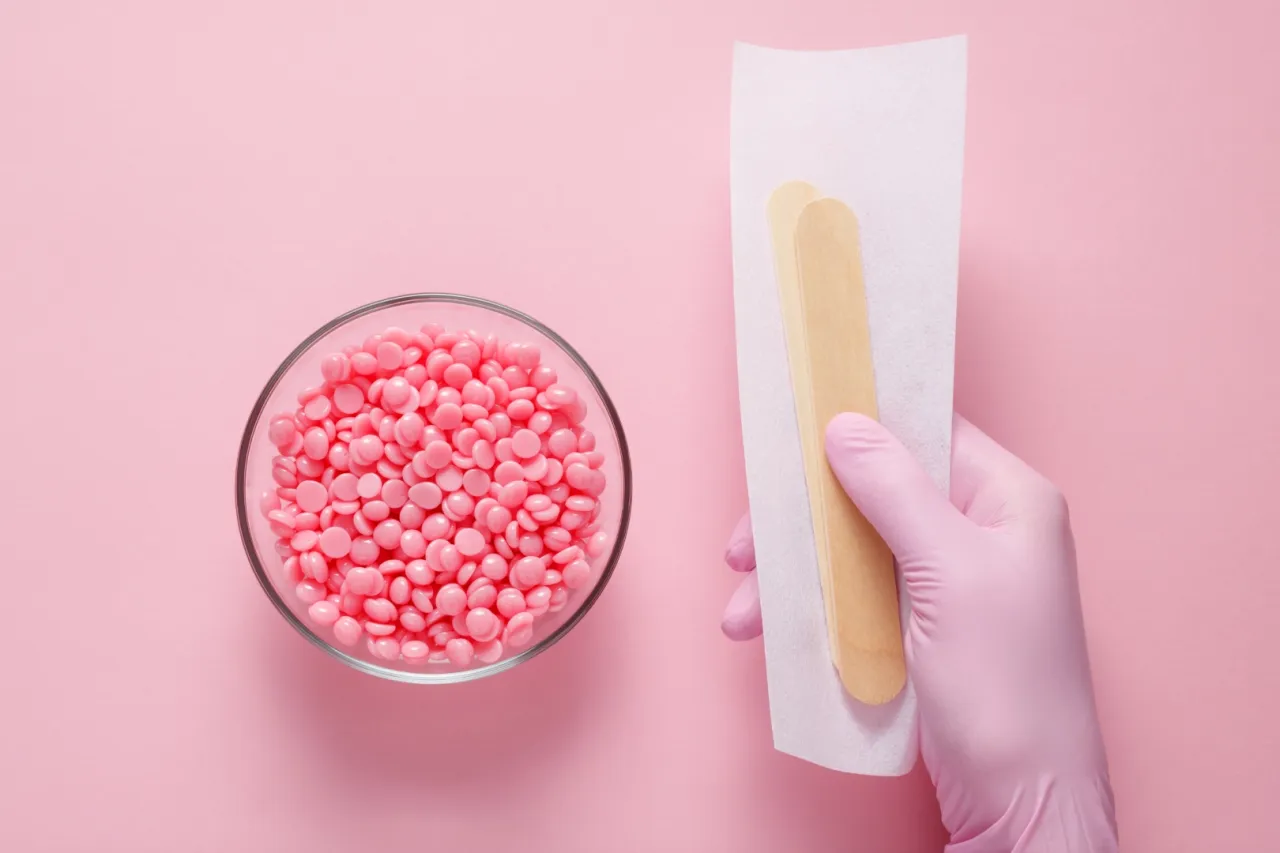 depilacja woskiem a laserem por&oacute;wnanie