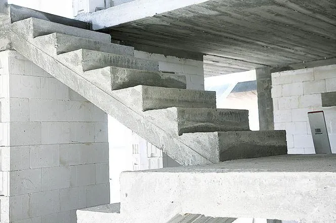 schody betonowe wewnętrzne zewnętrzne architektoniczne przykłady