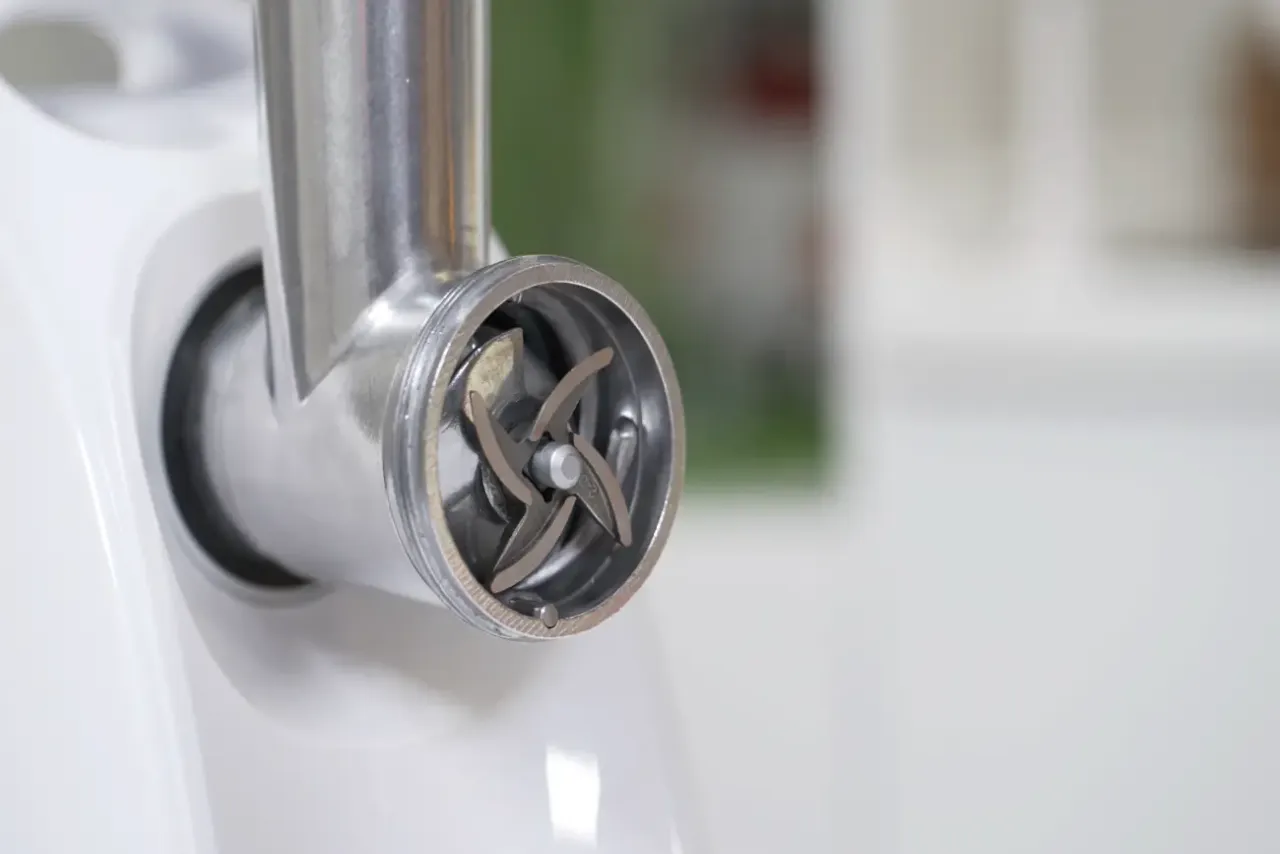 Jak naostrzyć ostrza golarki elektrycznej krok po kroku