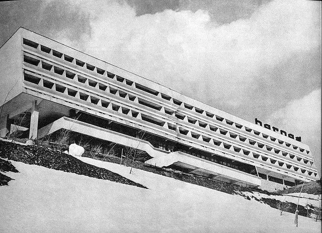 Hotel Harnaś architektura modernistyczna widok