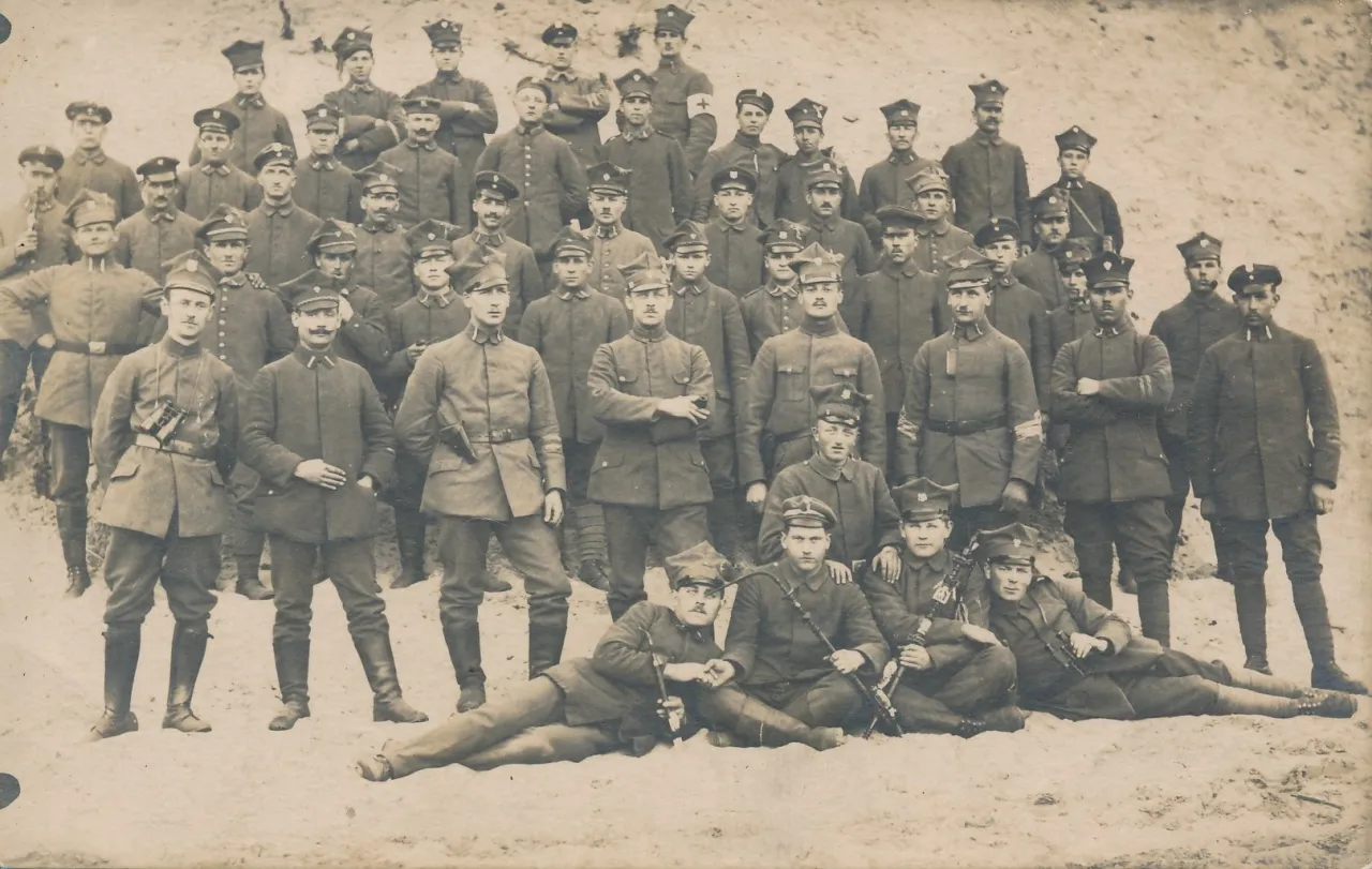 Historia pompona na czapce ewolucja