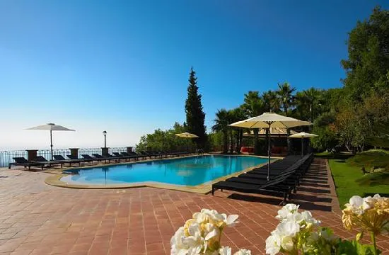 Airone Wellness Hotel esterno piscina vista Etna