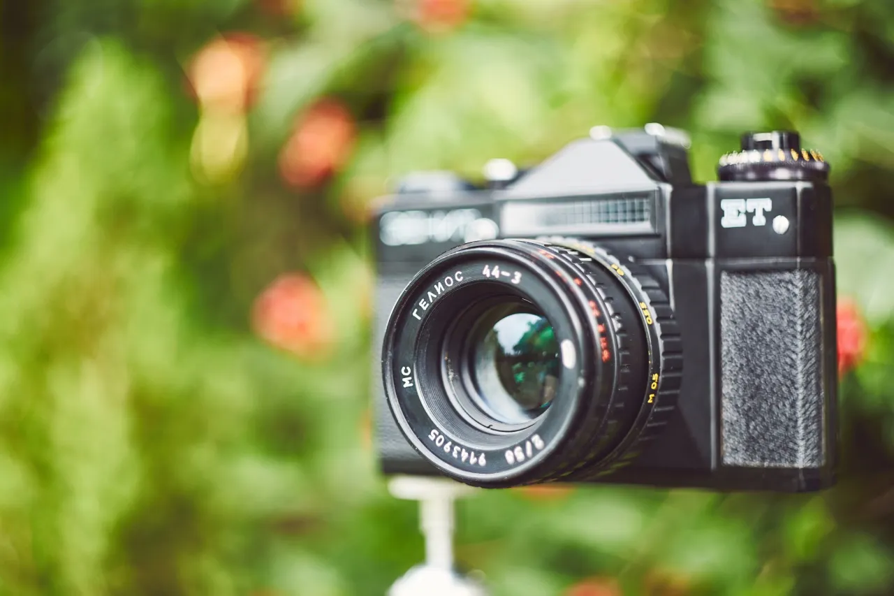 Aparat Zenit analogowy z obiektywem Helios