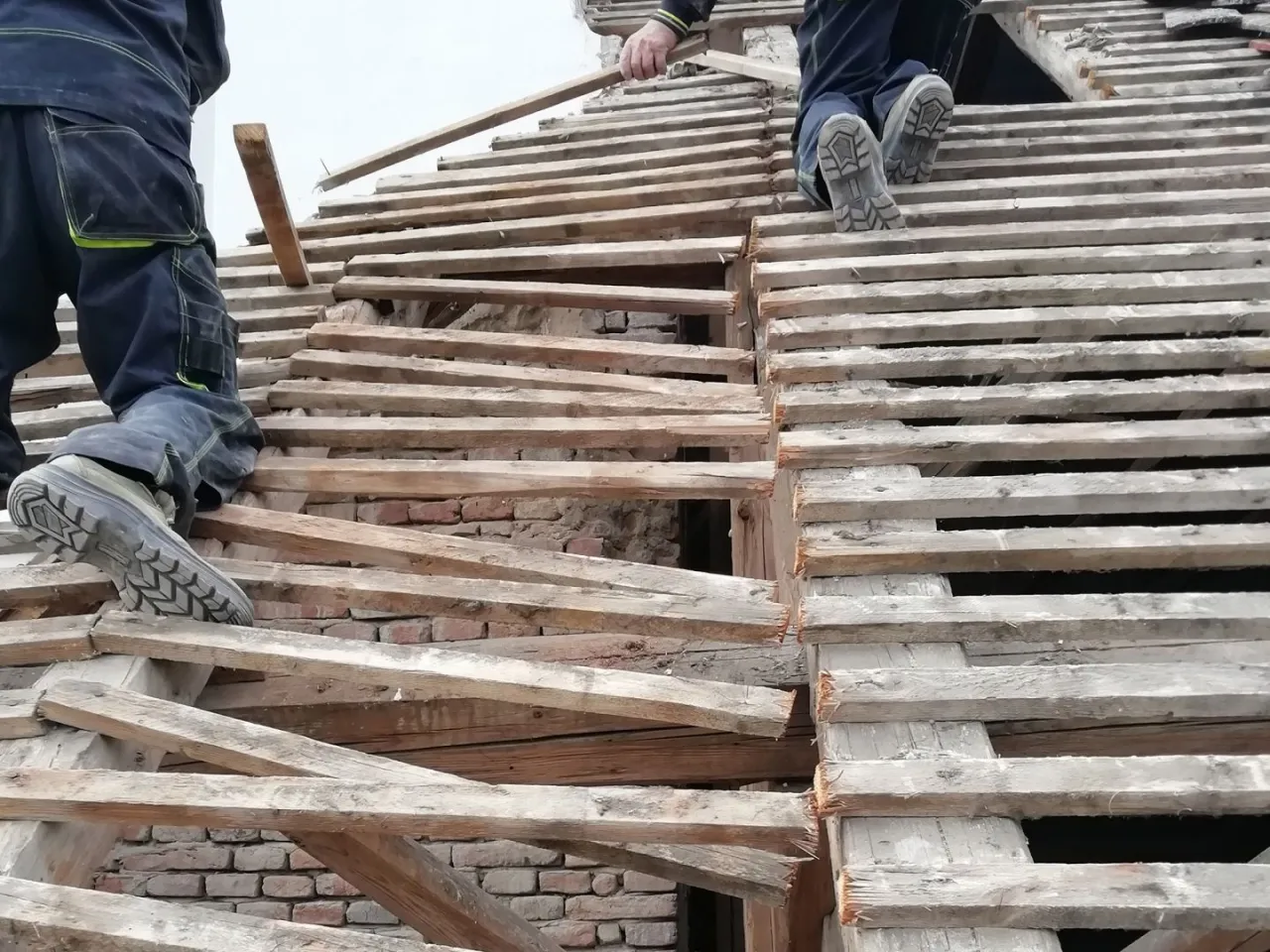 Zdjęcie Czy przedłużenie dachu wymaga pozwolenia czy zgłoszenia? Sprawdź!