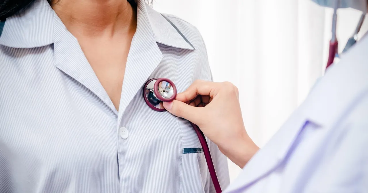 r&oacute;żnice b&oacute;l nerwicowy a zawał serca infografika