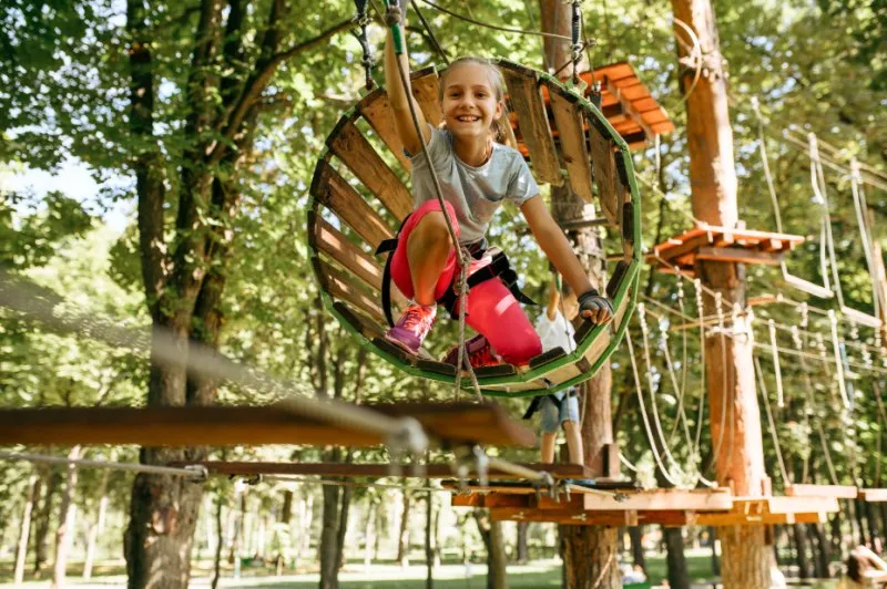 Dzieci w parku linowym Pieniny