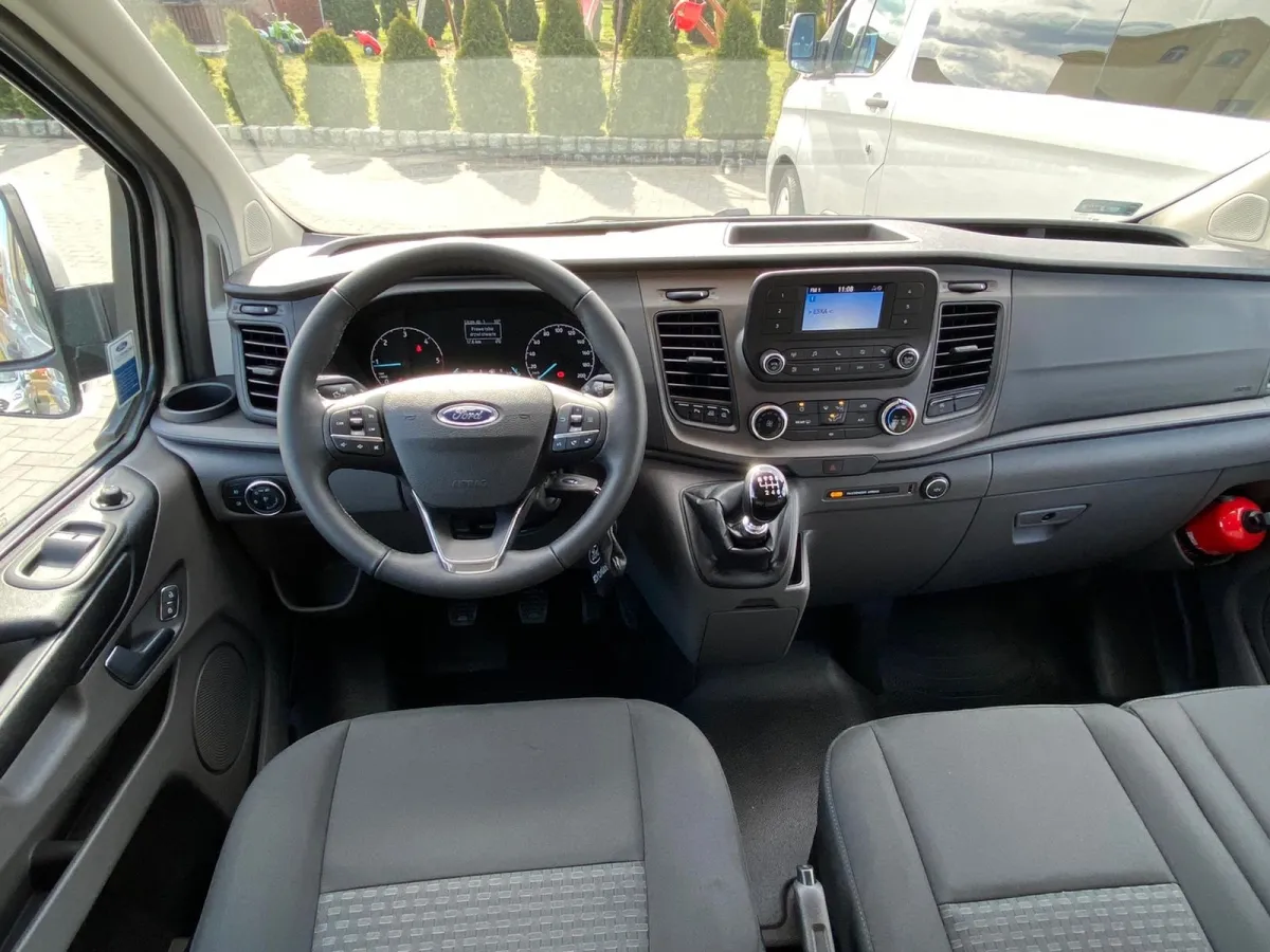 bus osobowy 9-osobowy wnętrze