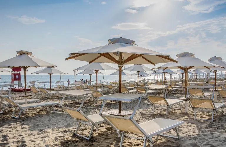 Spiaggia privata hotel Riccione lettini