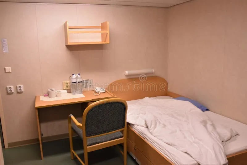 mała kabina załogi na statku wycieczkowym