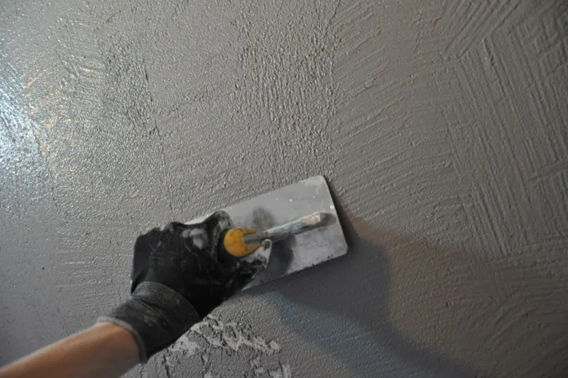 Przygotowanie ściany pod beton dekoracyjny