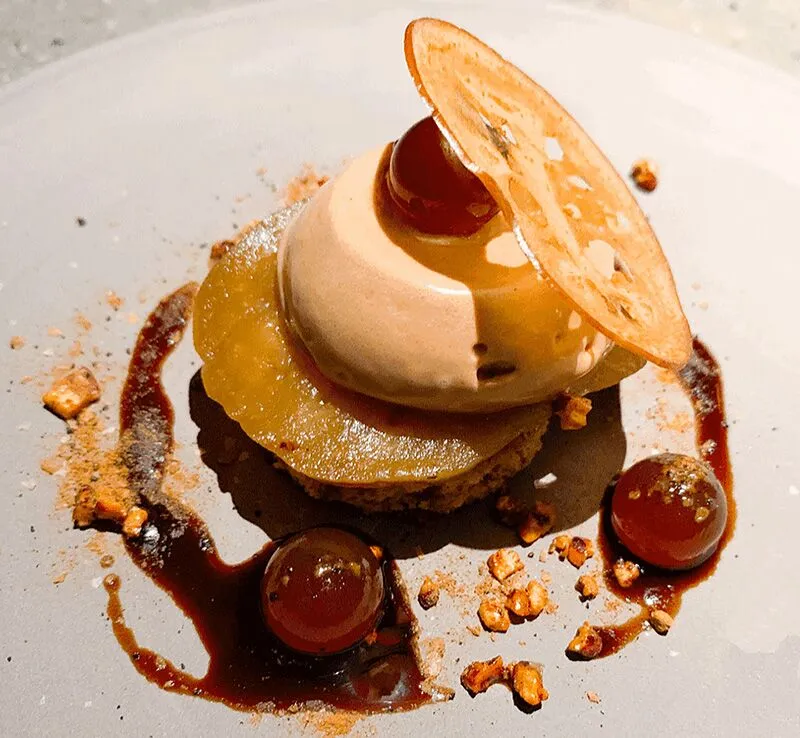 CODA Dessert Dining Beispielgericht Aubergine Pekannuss Apfelbalsamico