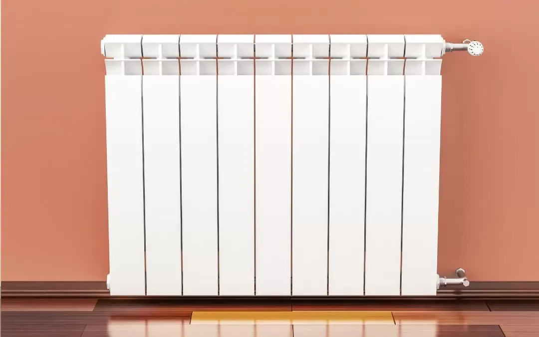 różne typy grzejników i kotłów