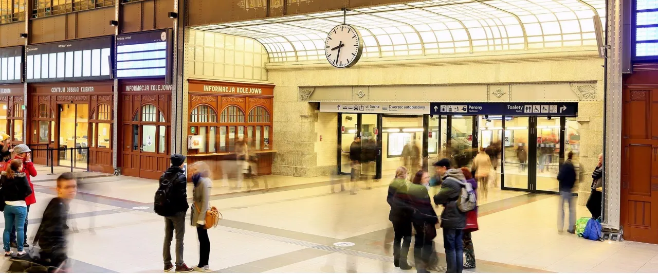 Wnętrze Dworca Autobusowego Wroclavia perony