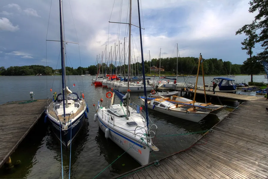 Zdjęcie Stanica żeglarska Stranda w Giżycku - marina i port jachtowy nad jeziorem Niegocin