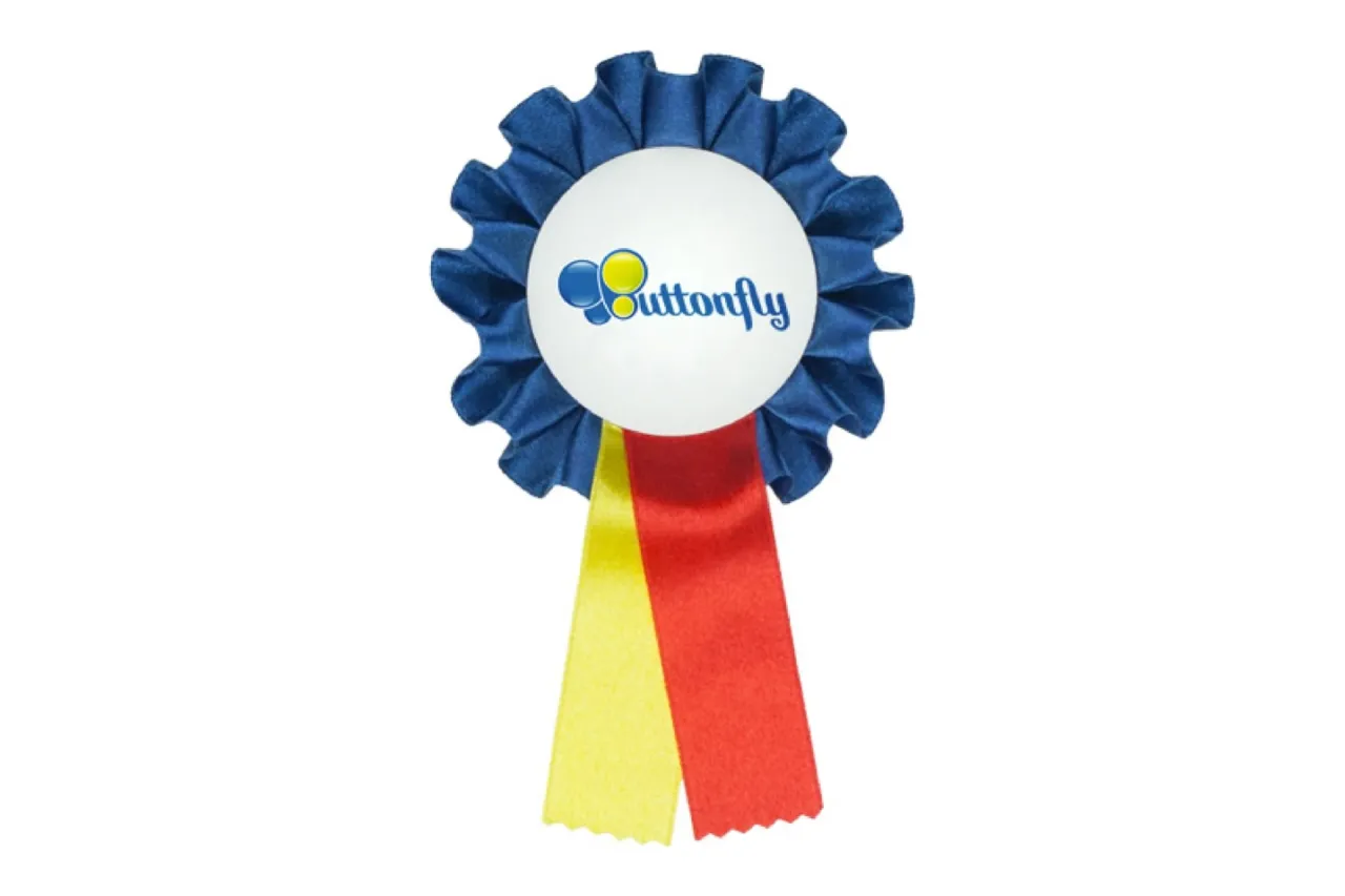 różne rodzaje kotylionów i ich zapięcia