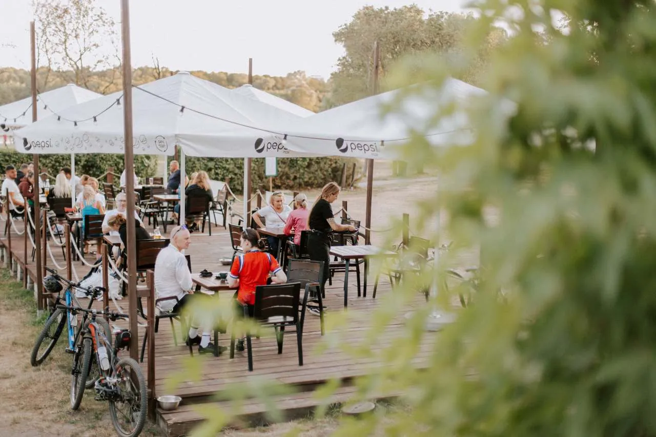 Niepołomice Rynek restauracje ogr&oacute;dki letnie