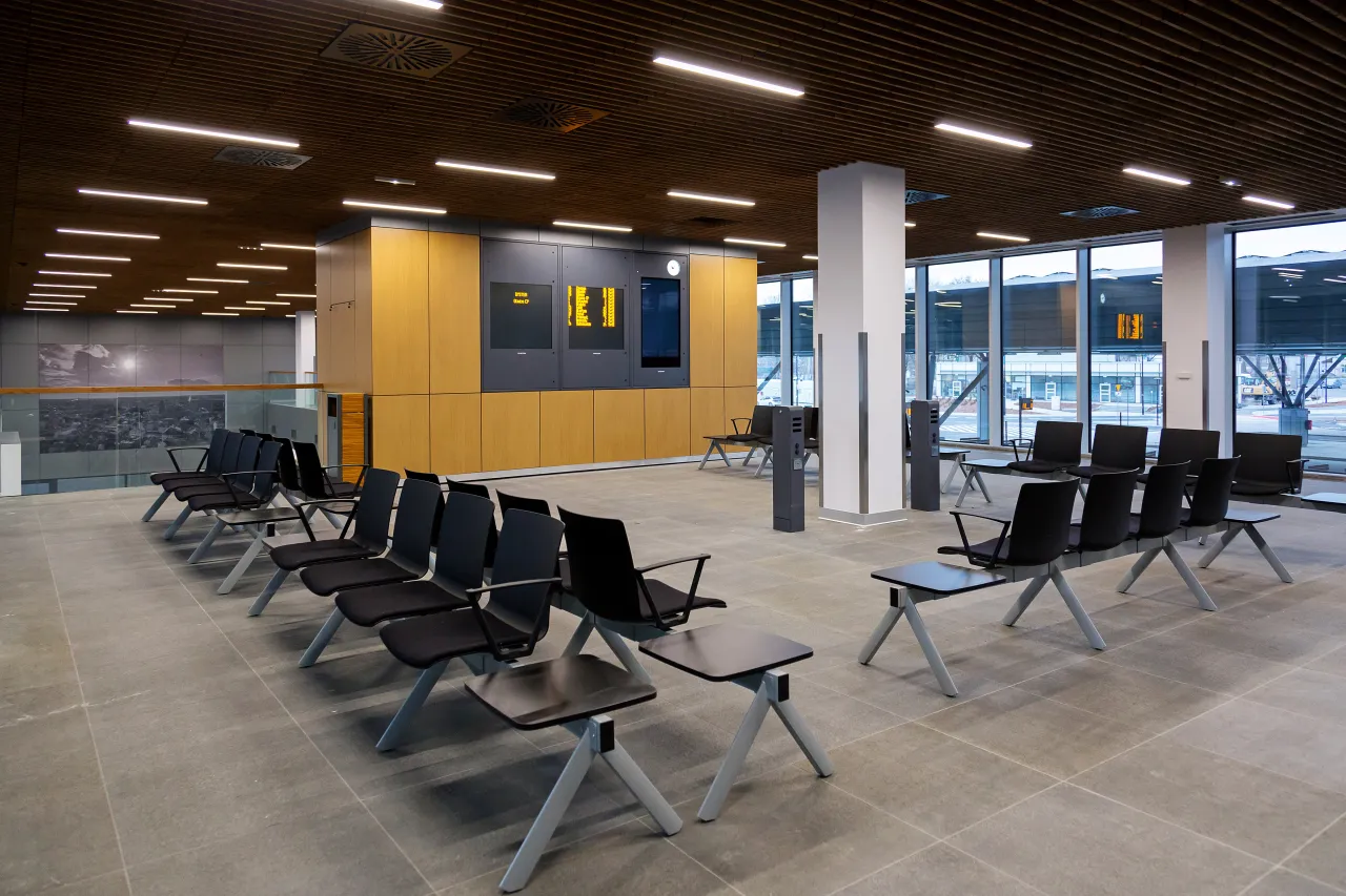 Wnętrze Centrum Przesiadkowego Gliwice poczekalnia