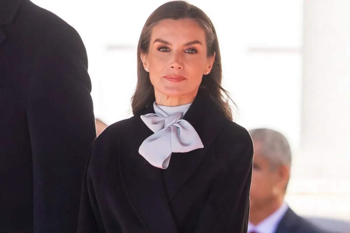 jak nosić czarną kokardkę