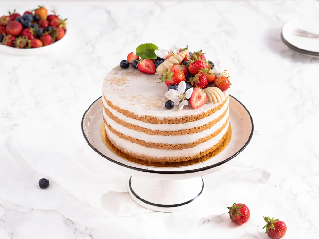 tort naked cake z owocami