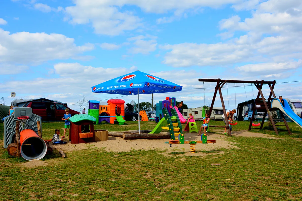 Brok Ośrodek Binduga plaża plac zabaw