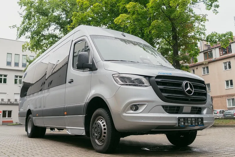 minibus turystyczny