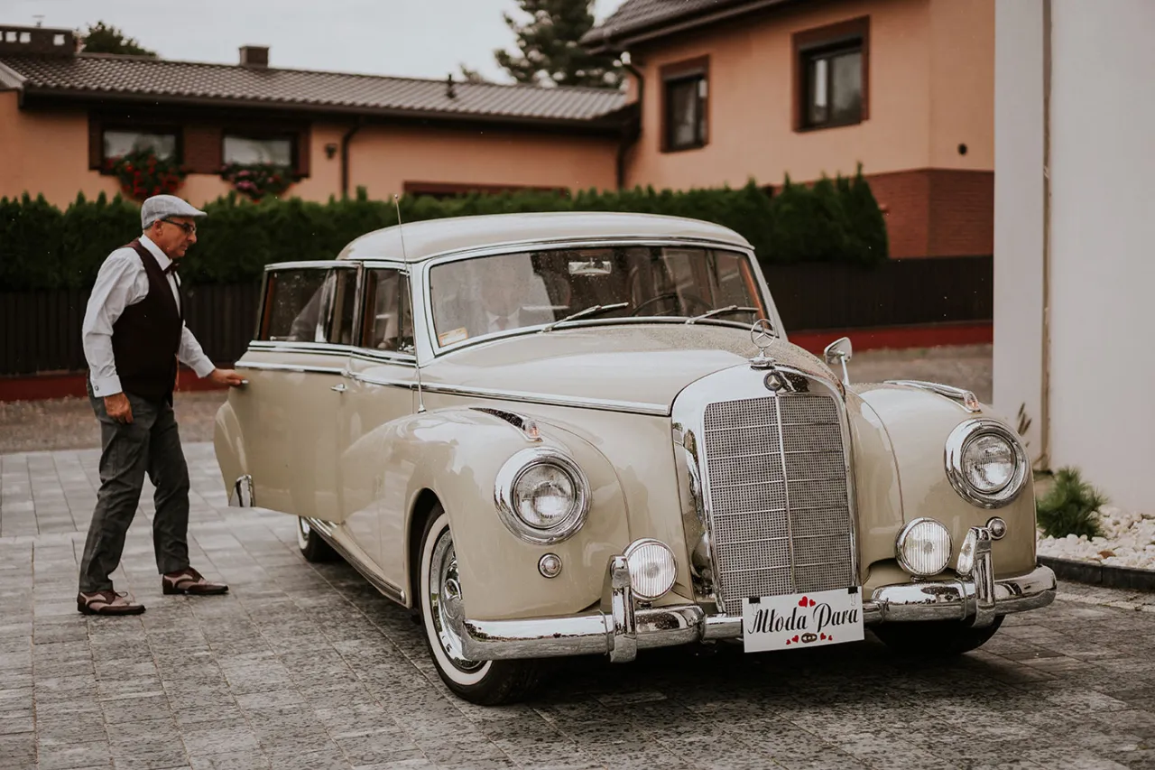 klasyczne auto do ślubu