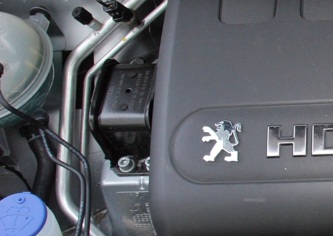 Peugeot 307 silnik poduszka uszkodzona objawy