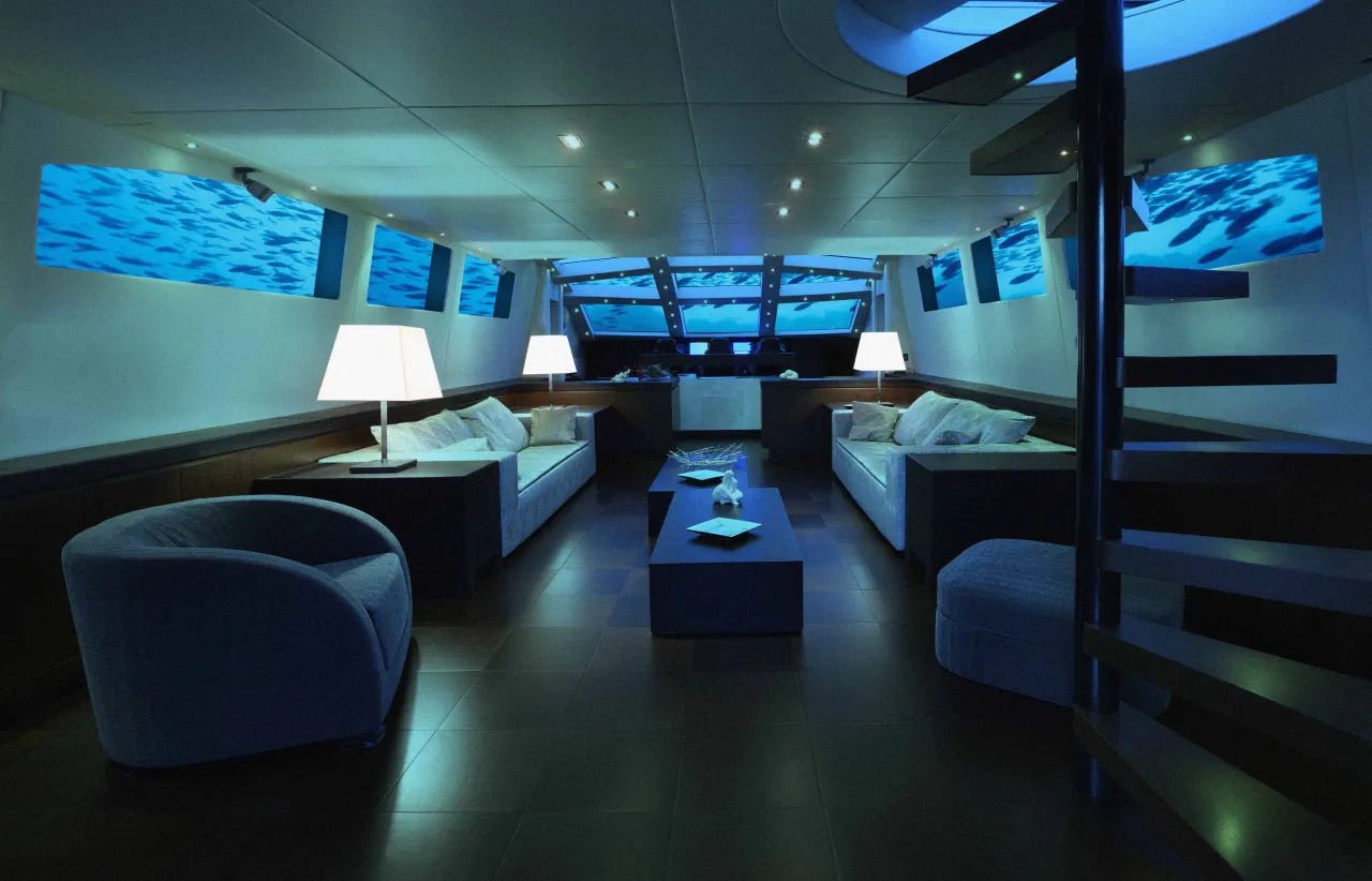 Lover's Deep Luxury Submarine Hotel wnętrze