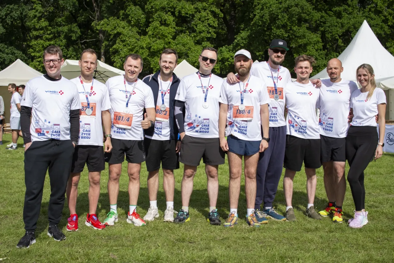 Grupa biegaczy razem