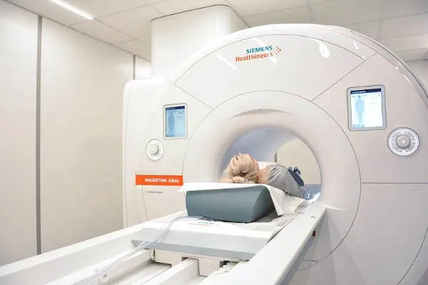 Rezonans magnetyczny głowy MRI diagnostyka