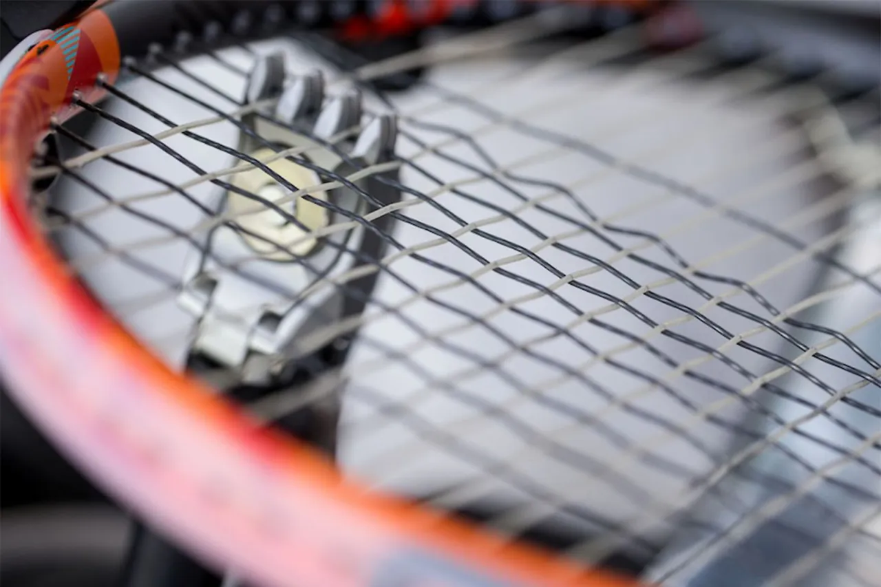 Zdjęcie Jaki naciąg do rakiety squash - wybierz najlepszy dla swojej gry