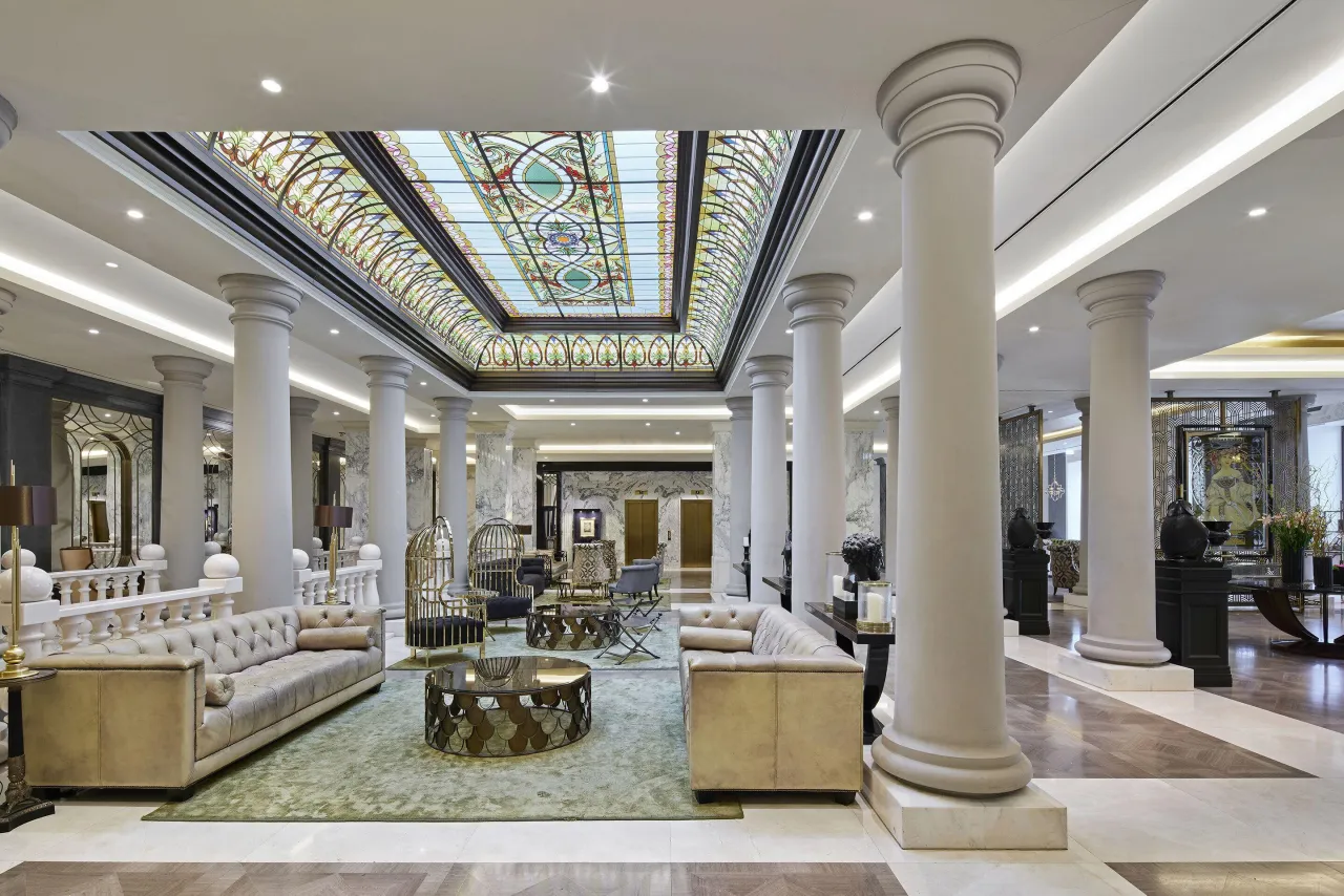 Titanic Gendarmenmarkt Berlin Fassade und Innenansicht