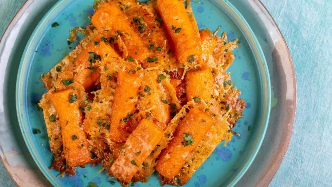 parmezan w kuchni, różne dania z parmezanem