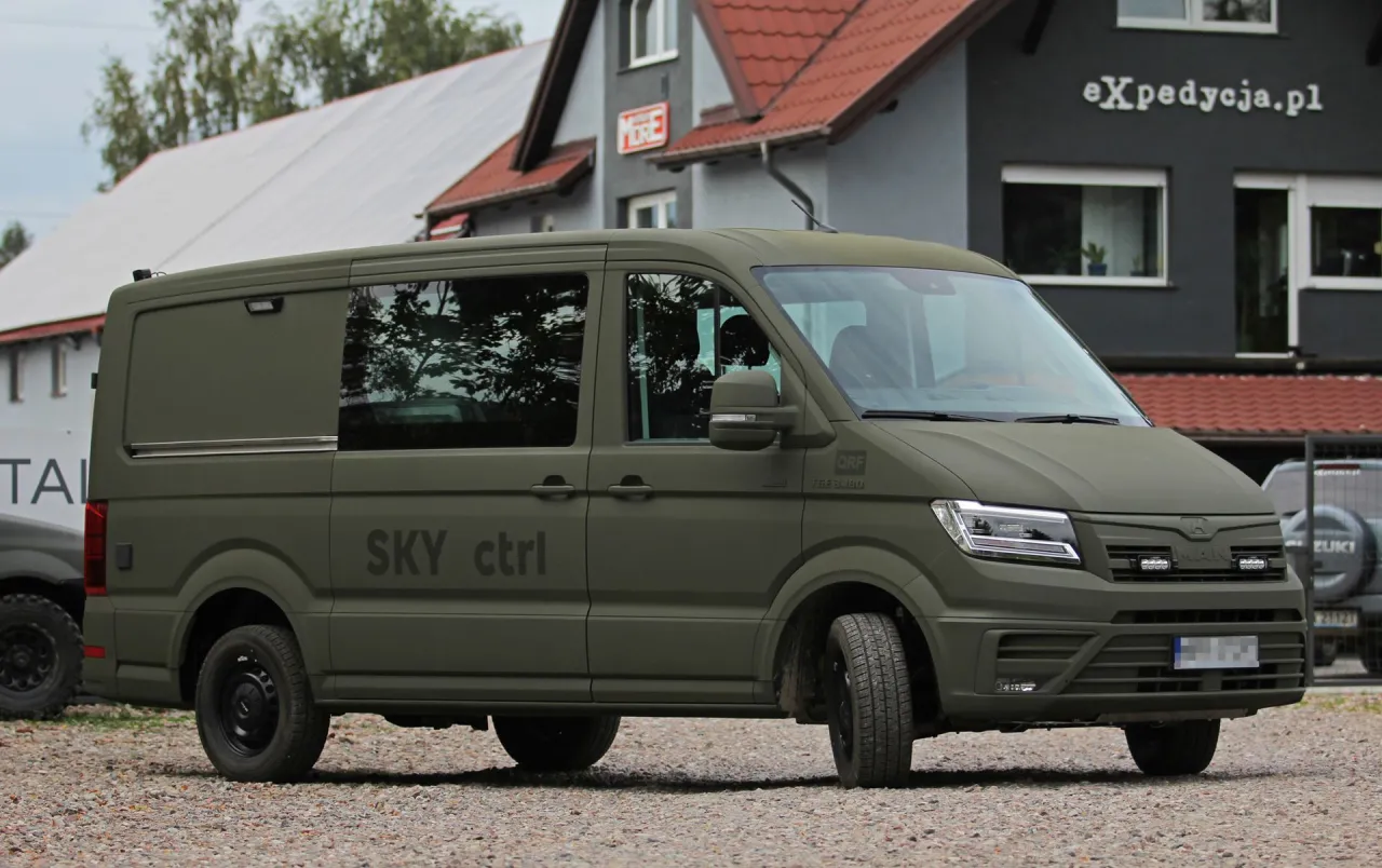 samoch&oacute;d terenowy pomalowany powłoką Raptor