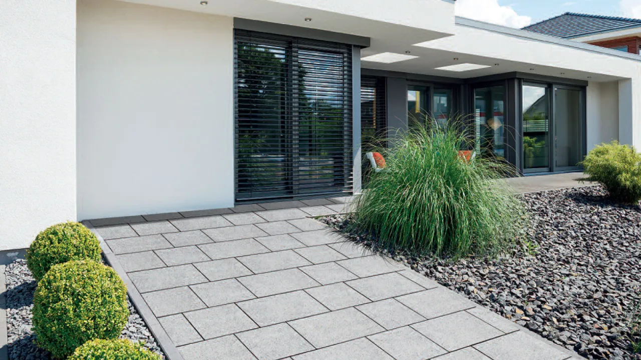 porównanie materiałów na podjazd kostka brukowa płyty betonowe kruszywo