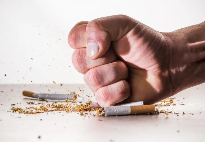 osoba rzucająca palenie wsparcie