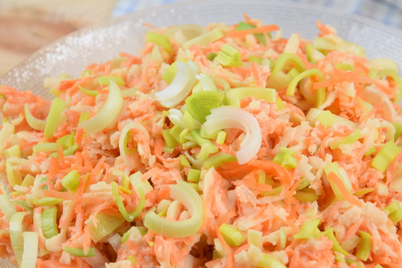 różne surówki do ryby