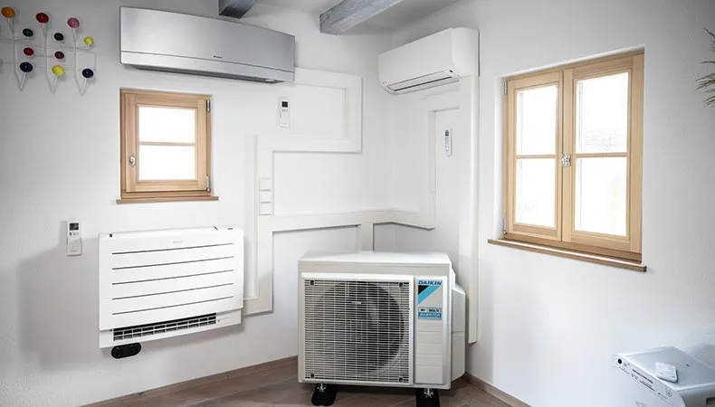 rodzaje klimatyzator&oacute;w do mieszkania, klimatyzator split, monoblok, przenośny por&oacute;wnanie