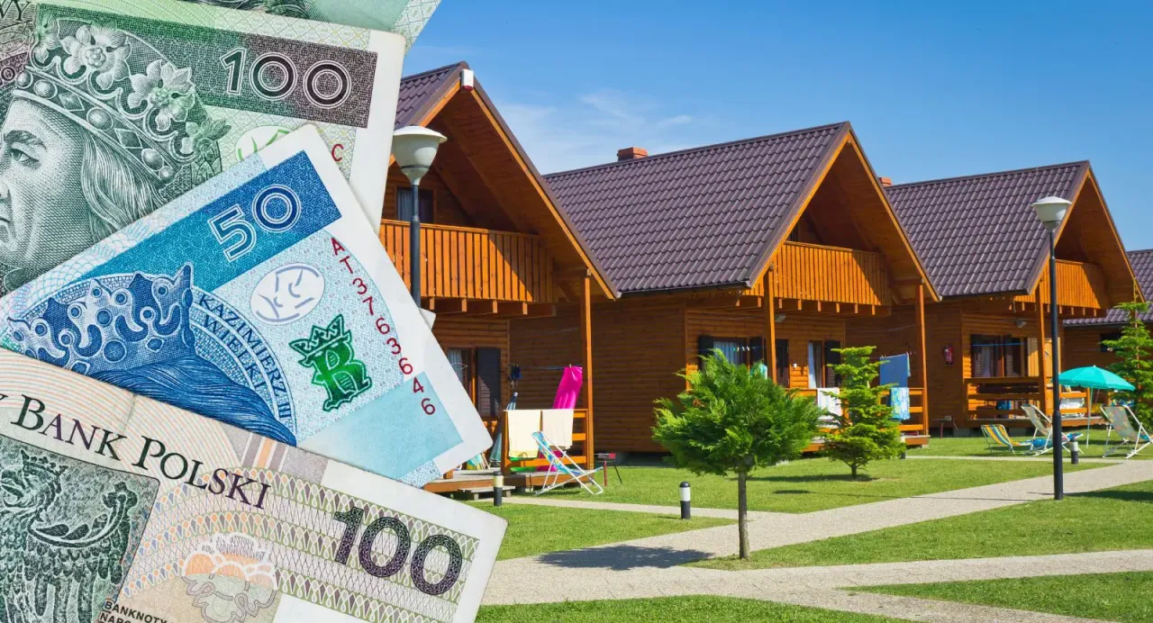 różne typy tanich noclegów w Polsce