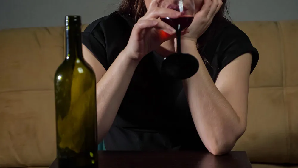 Czynniki wpływające na metabolizm alkoholu, płeć a alkohol, wpływ posiłku na wchłanianie alkoholu