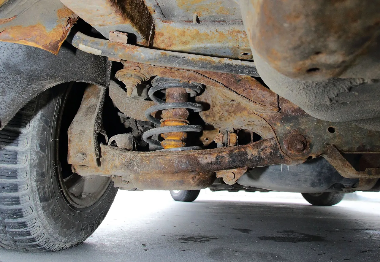 miejsca korozji samoch&oacute;d