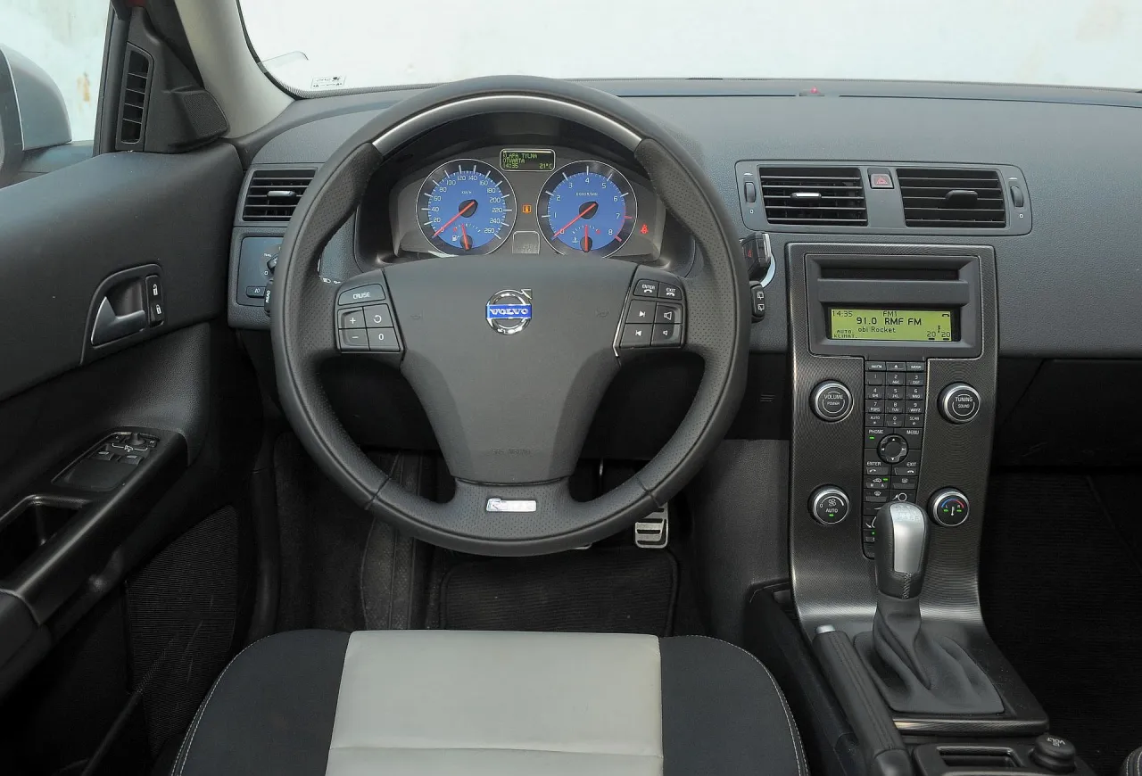 Volvo C30 wnętrze kokpit