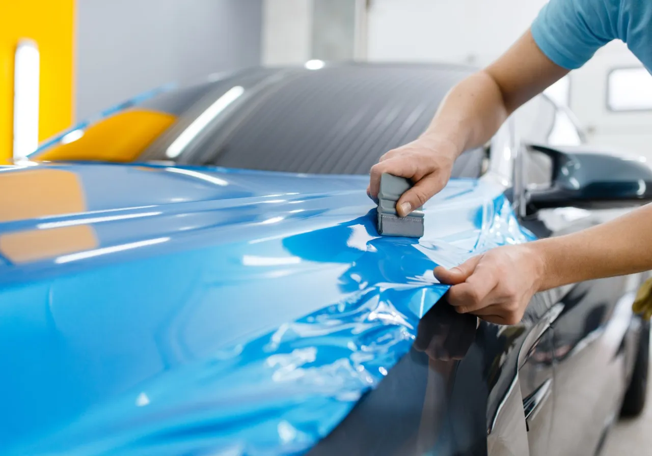 Oklejanie samochodu folią car wrapping