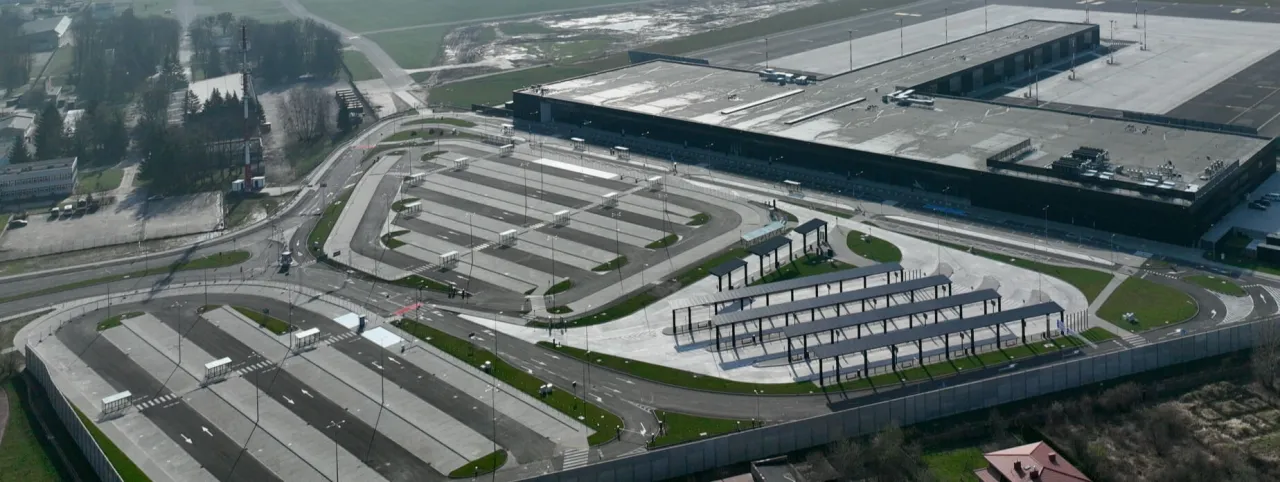 dojazd lotnisko Radom autobus parking